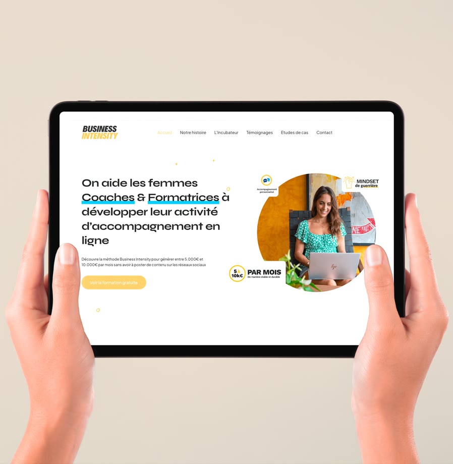 Site d'accompagnement pour femmes entrepreneures, présenté sur tablette.